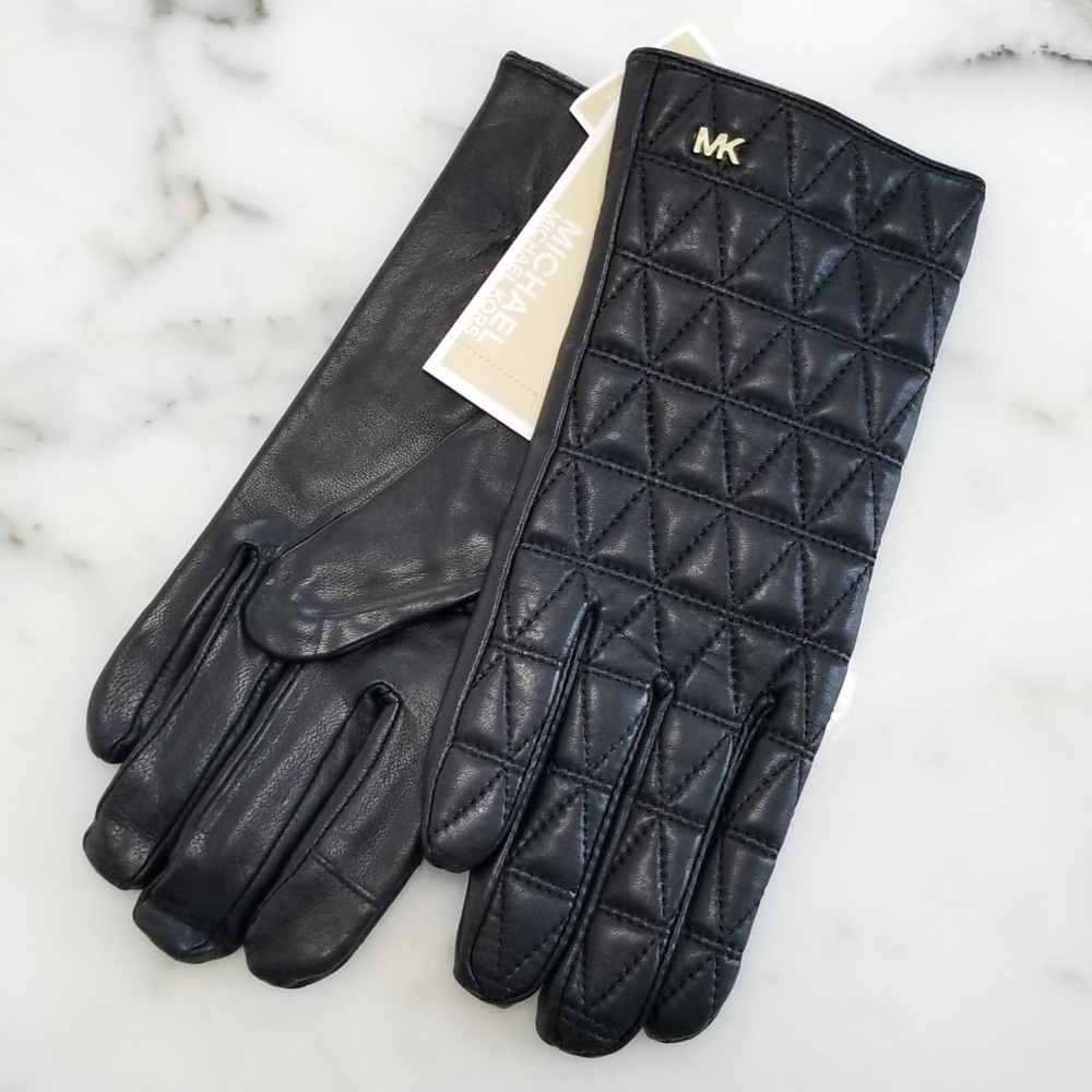 🛑SOLD•OUT!!!🛑 Michael Kors Geometric Quilted Leather Tech Gloves - Picture 2 of 3